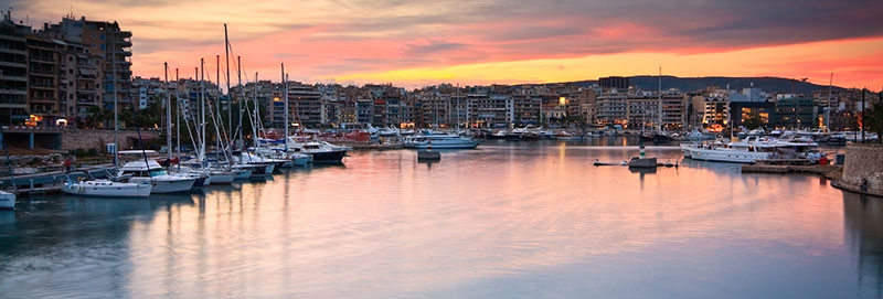 Marina Zea inneres Hafenbecken bei Sonnenuntergang